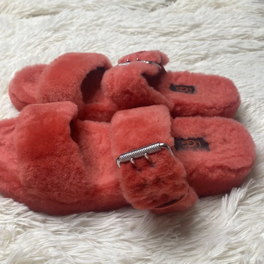 Ugg Platform Coral Colored Fuzzy Slip-On Buckle Sandals Size 8